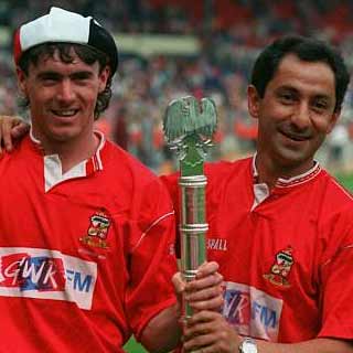 Towns' goalscorer Alan McLoughlin and manager Ossie Ardiles celebrate with the Barclays League Division Two Play-off Final trophy 